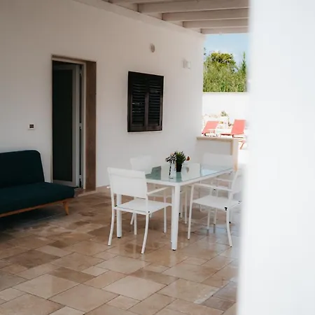 Le Canne Pool And Relax Guest house Pulsano